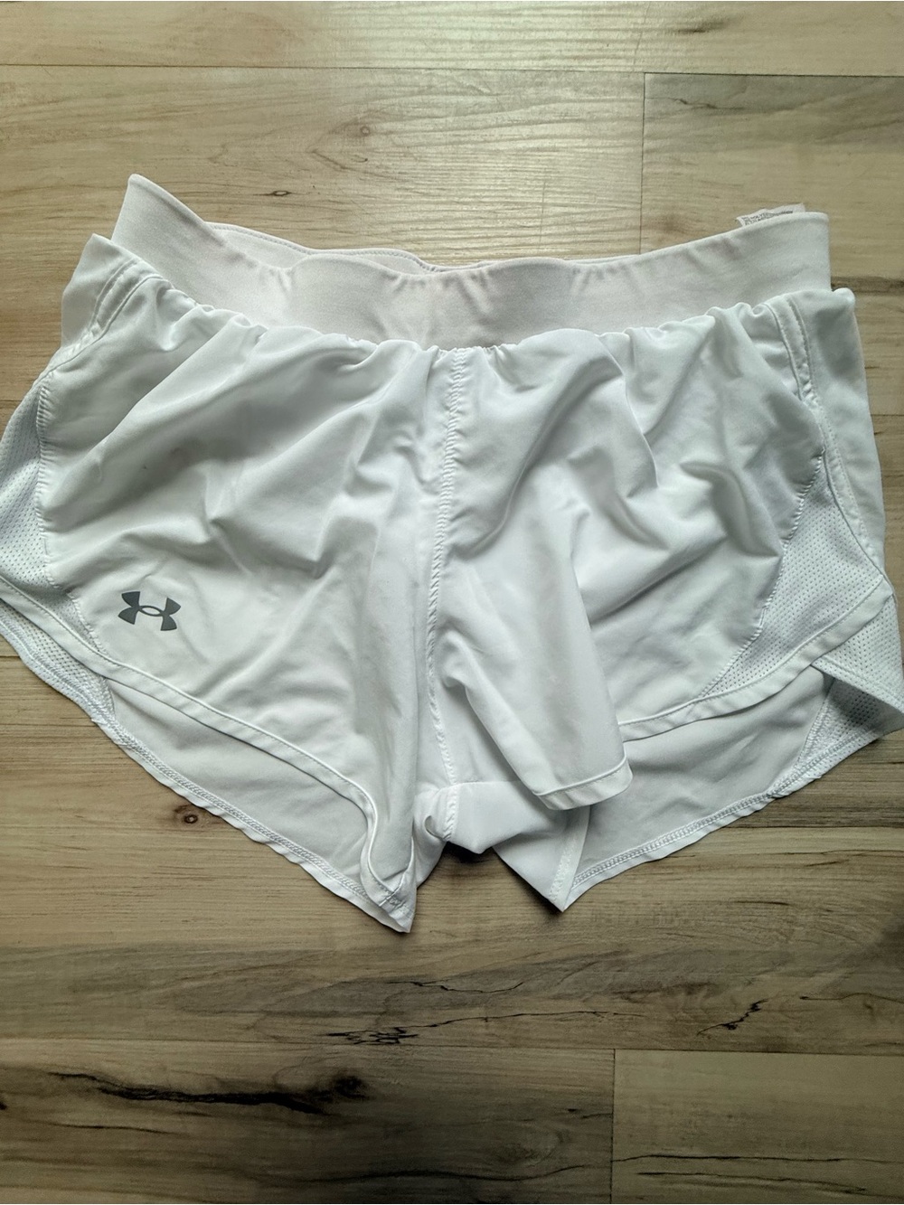 Under Armour HeatGear Women’s Athletic Shorts White Mesh Loose Fit Drawstring M